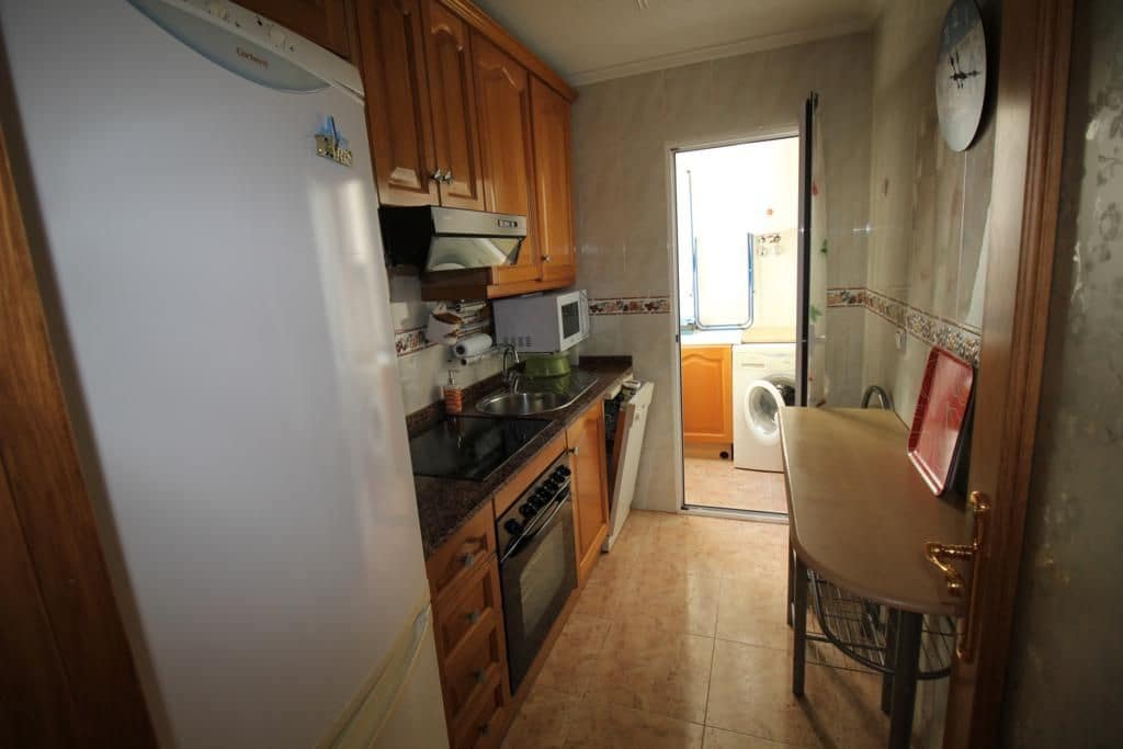 Ático de 3 habitaciones en Torrevieja en alquiler - 875 € (Ref: 9547527)