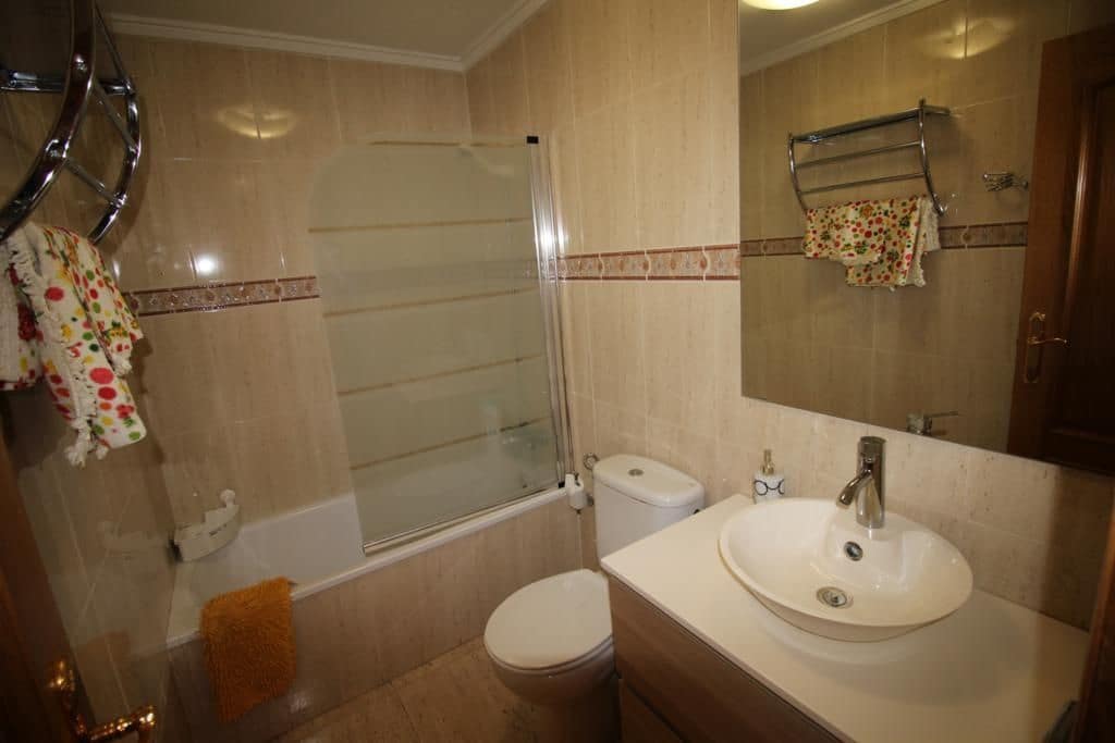 Ático de 3 habitaciones en Torrevieja en alquiler - 875 € (Ref: 9547527)