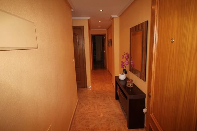 Ático de 3 habitaciones en Torrevieja en alquiler - 875 € (Ref: 9547527)