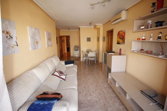 Ático de 3 habitaciones en Torrevieja en alquiler - 875 € (Ref: 9547527)