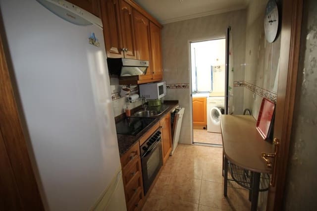 Ático de 3 habitaciones en Torrevieja en alquiler - 875 € (Ref: 9547527)