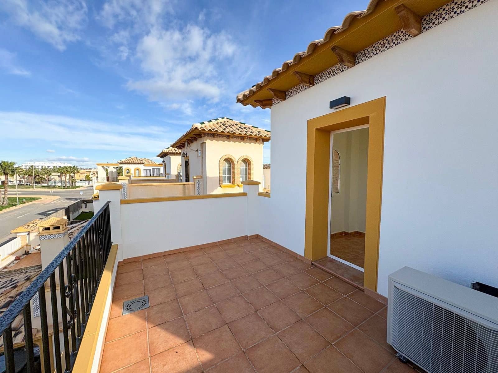 3 bedroom Villa for rent in Orihuela Costa - € 1,800 (Ref: 9560899)
