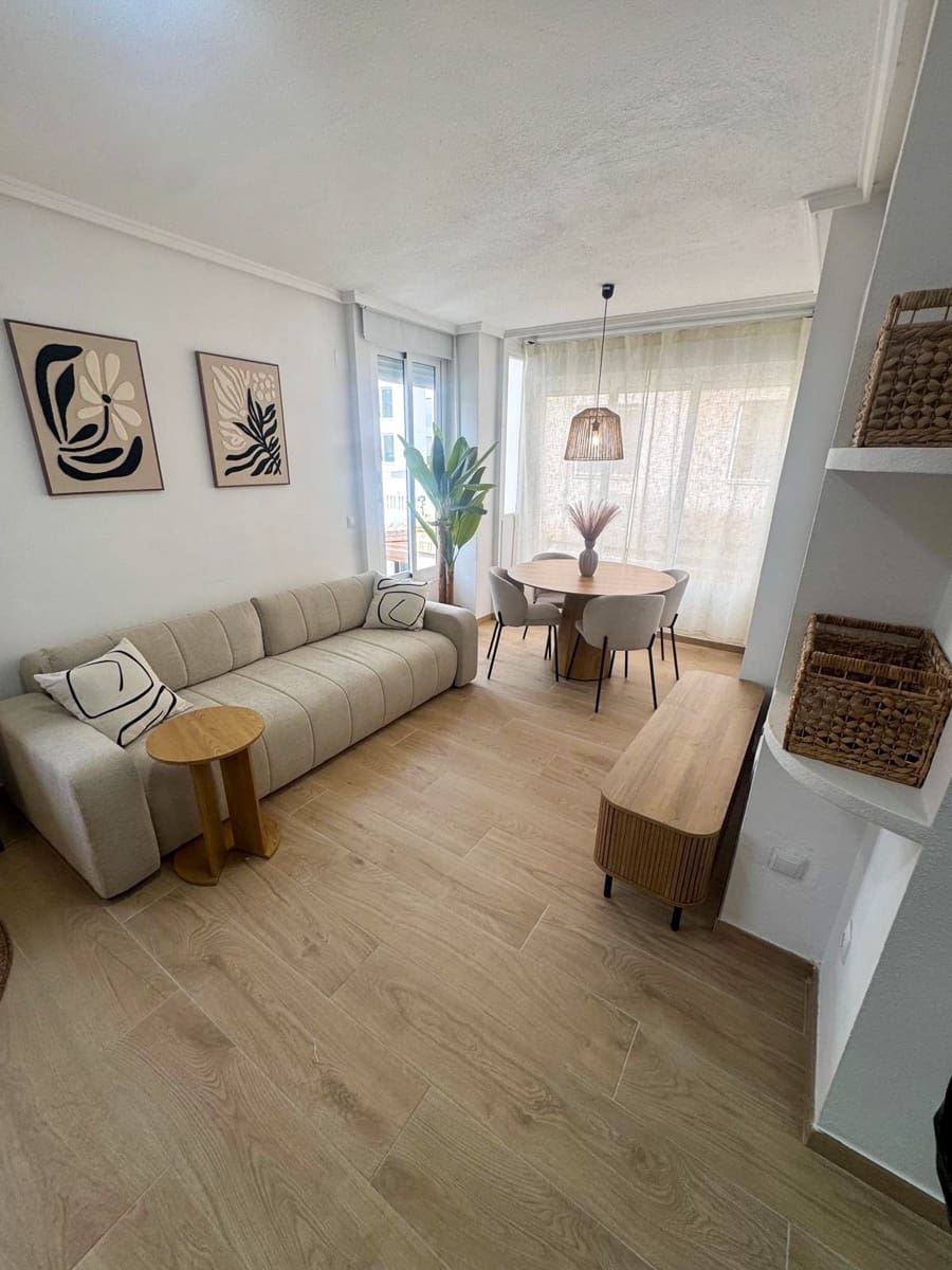 2 makuuhuone Asunto vuokrattavana paikassa Torrevieja mukana uima-altaan - 850 € (Ref: 9568005)