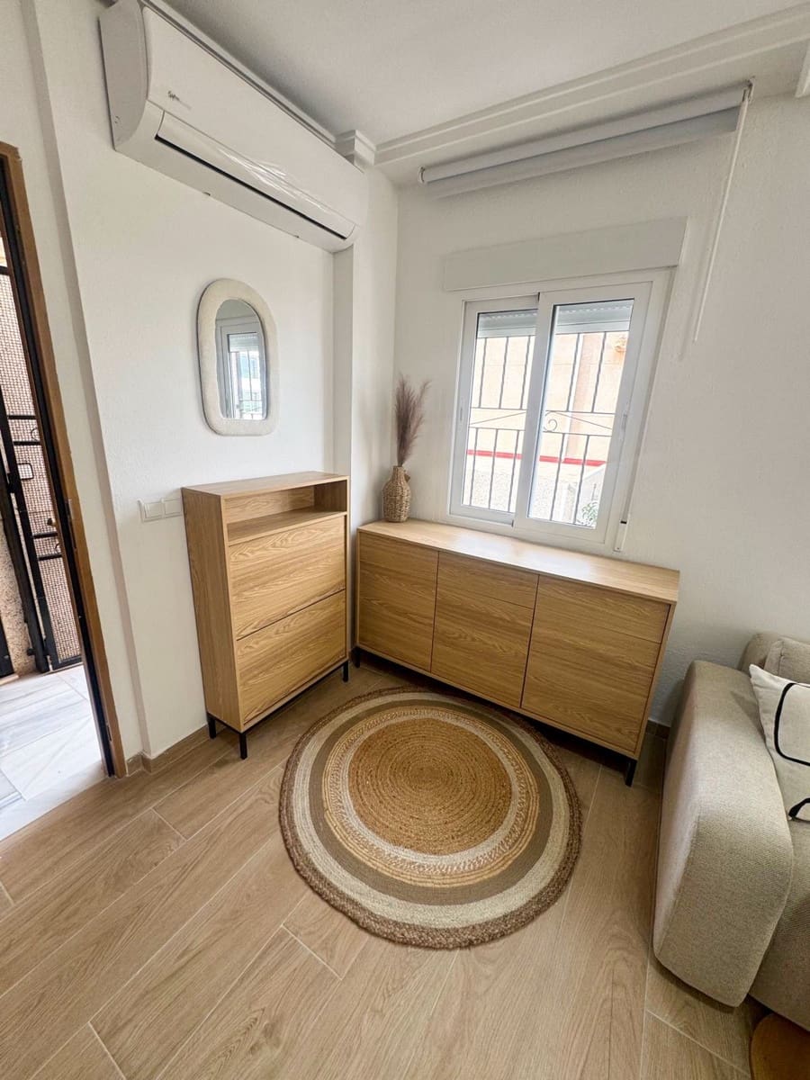 2 makuuhuone Asunto vuokrattavana paikassa Torrevieja mukana uima-altaan - 850 € (Ref: 9568005)