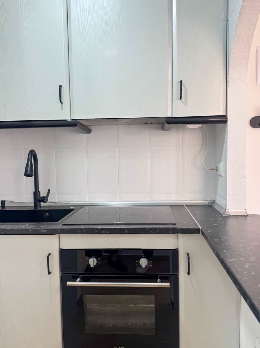 2 makuuhuone Asunto vuokrattavana paikassa Torrevieja mukana uima-altaan - 850 € (Ref: 9568005)