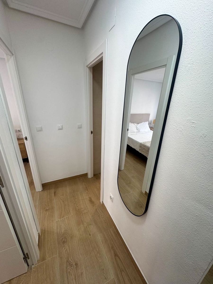 2 makuuhuone Asunto vuokrattavana paikassa Torrevieja mukana uima-altaan - 850 € (Ref: 9568005)