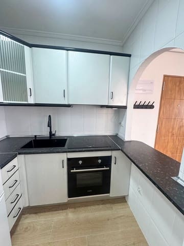 2 soveværelse Lejlighed til leje i Torrevieja med swimmingpool - € 850 (Ref: 9568005)