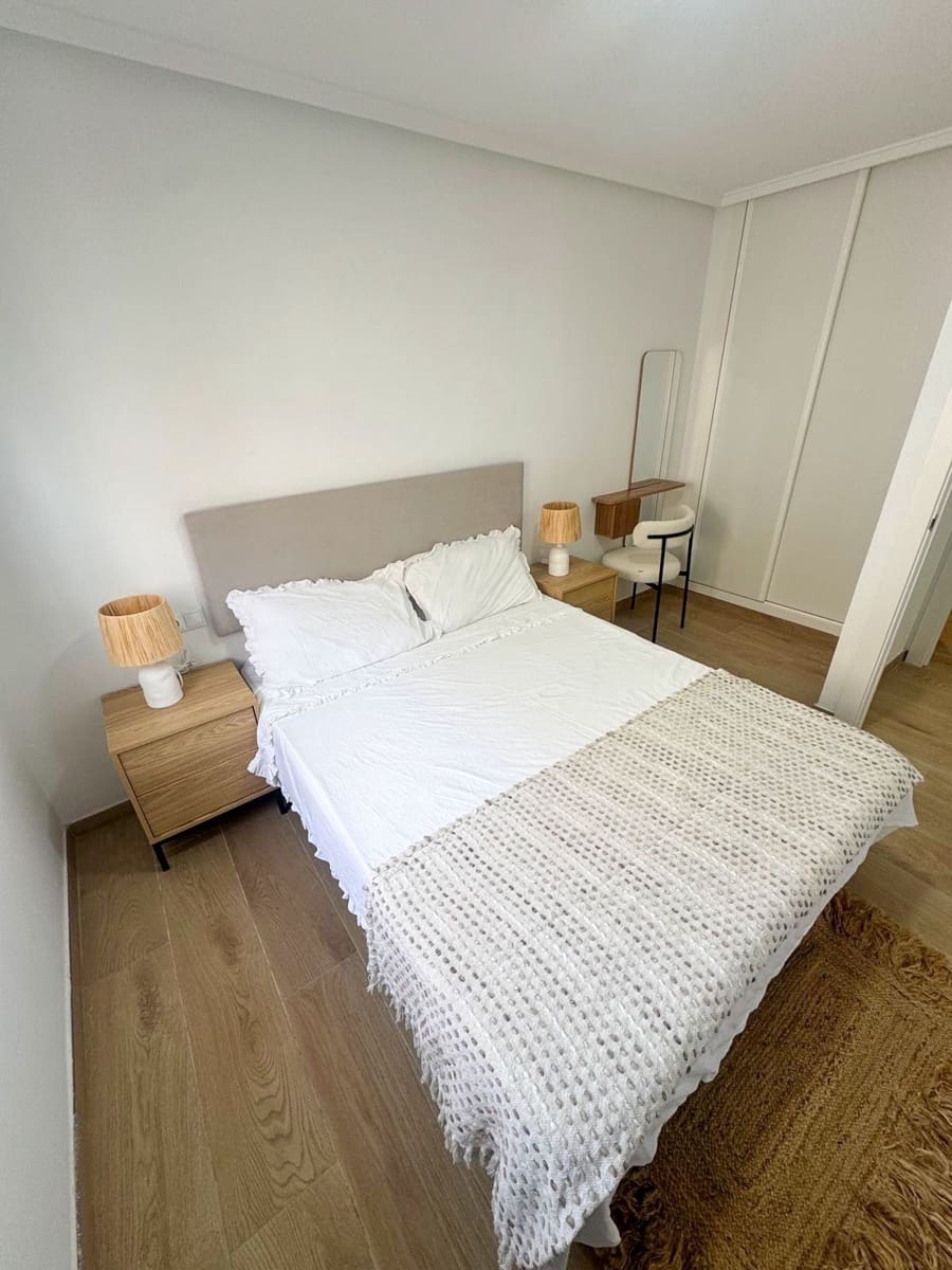 2 makuuhuone Asunto vuokrattavana paikassa Torrevieja mukana uima-altaan - 850 € (Ref: 9568005)
