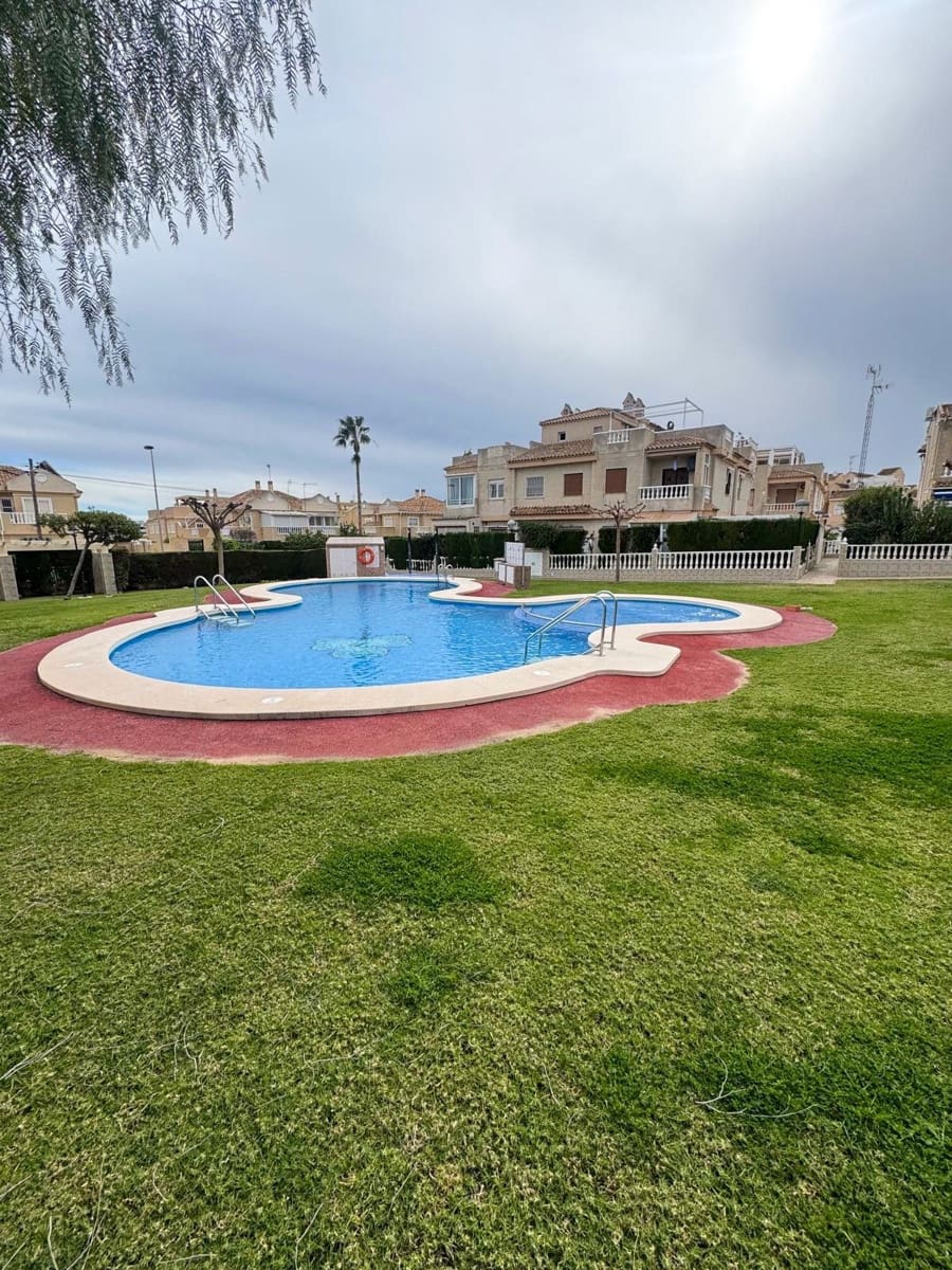 2 makuuhuone Asunto vuokrattavana paikassa Torrevieja mukana uima-altaan - 850 € (Ref: 9568005)