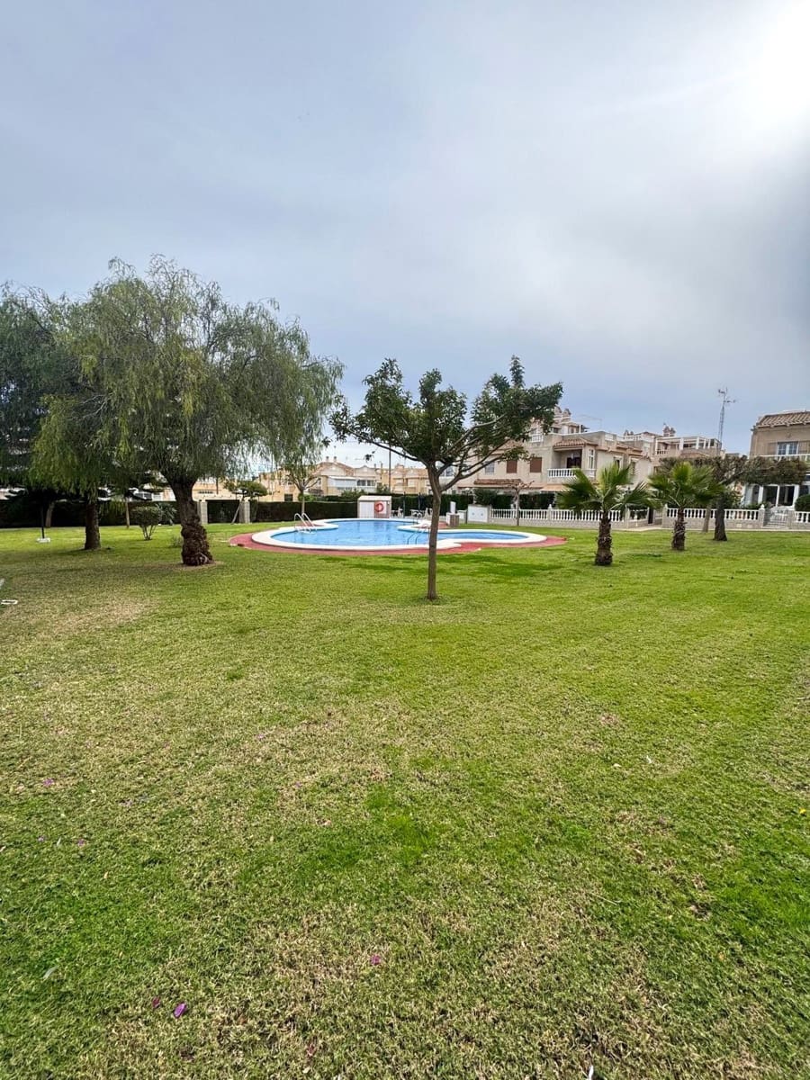 2 makuuhuone Asunto vuokrattavana paikassa Torrevieja mukana uima-altaan - 850 € (Ref: 9568005)