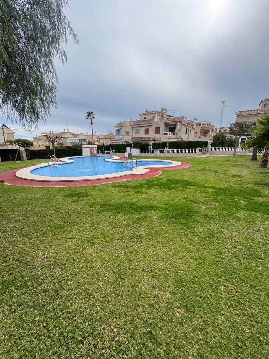 2 makuuhuone Asunto vuokrattavana paikassa Torrevieja mukana uima-altaan - 850 € (Ref: 9568005)