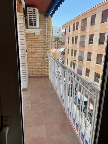 Piso de 3 habitaciones en Torrevieja en alquiler - 1.100 € (Ref: 9568007)