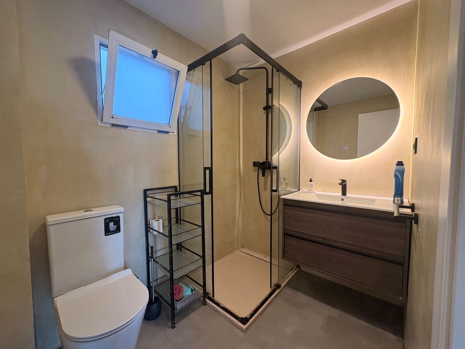 3 bedroom Flat for rent in Torrevieja - € 1,100 (Ref: 9568007)