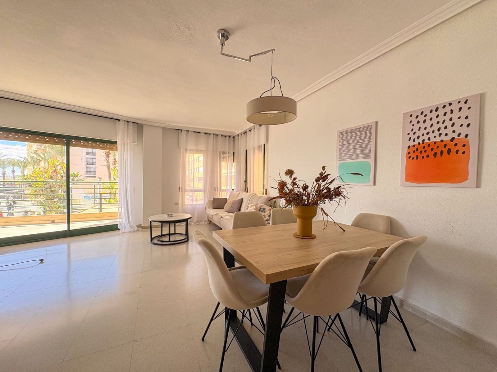 Piso de 4 habitaciones en Torrevieja en alquiler - 1.300 € (Ref: 9573955)