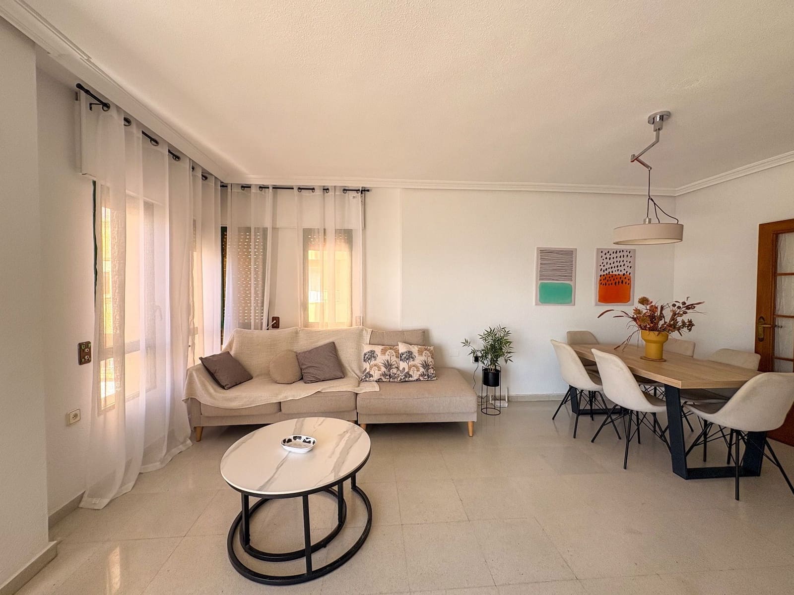 Piso de 4 habitaciones en Torrevieja en alquiler - 1.300 € (Ref: 9573955)