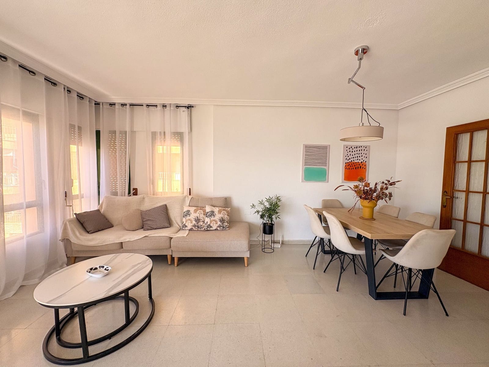 Piso de 4 habitaciones en Torrevieja en alquiler - 1.300 € (Ref: 9573955)