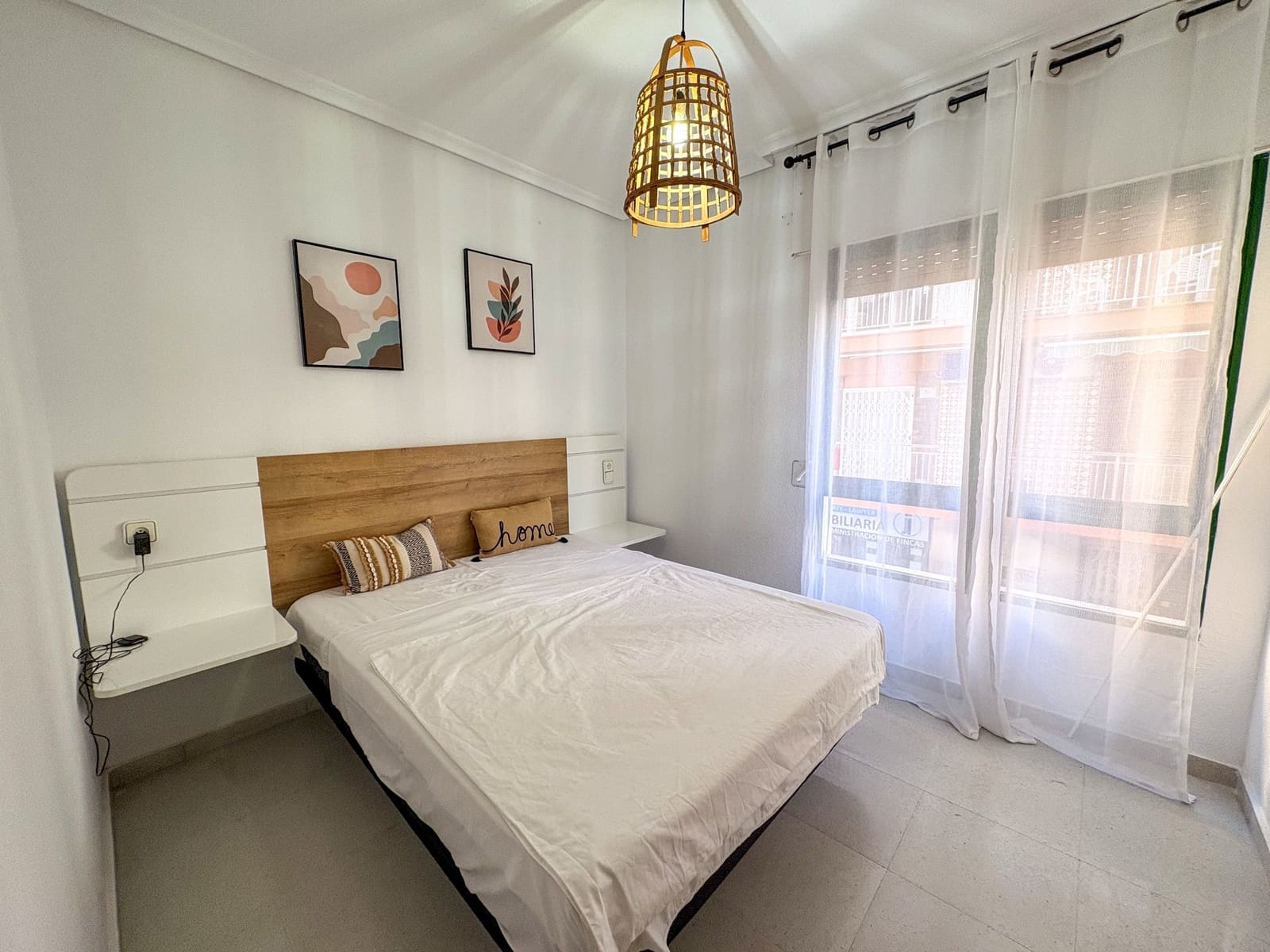 Piso de 4 habitaciones en Torrevieja en alquiler - 1.300 € (Ref: 9573955)