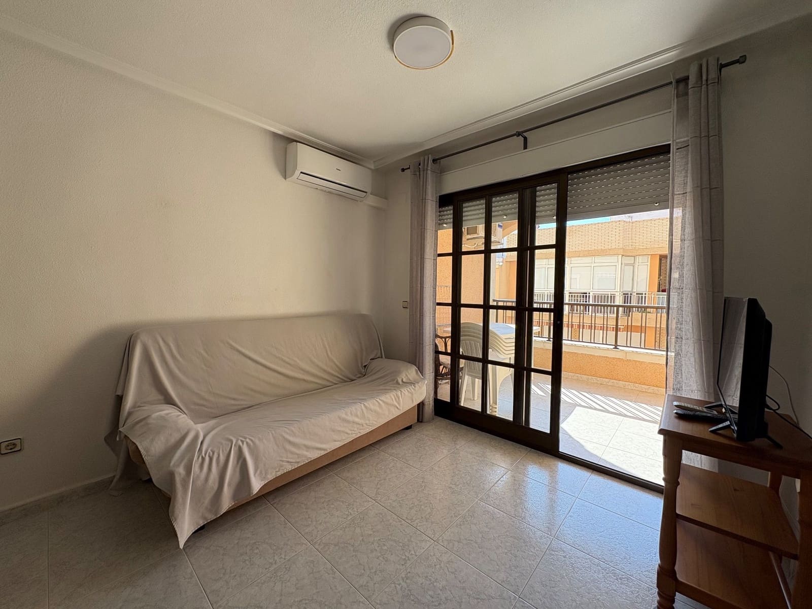 2 soveværelse Lejlighed til leje i Guardamar del Segura med swimmingpool - € 700 (Ref: 9573956)