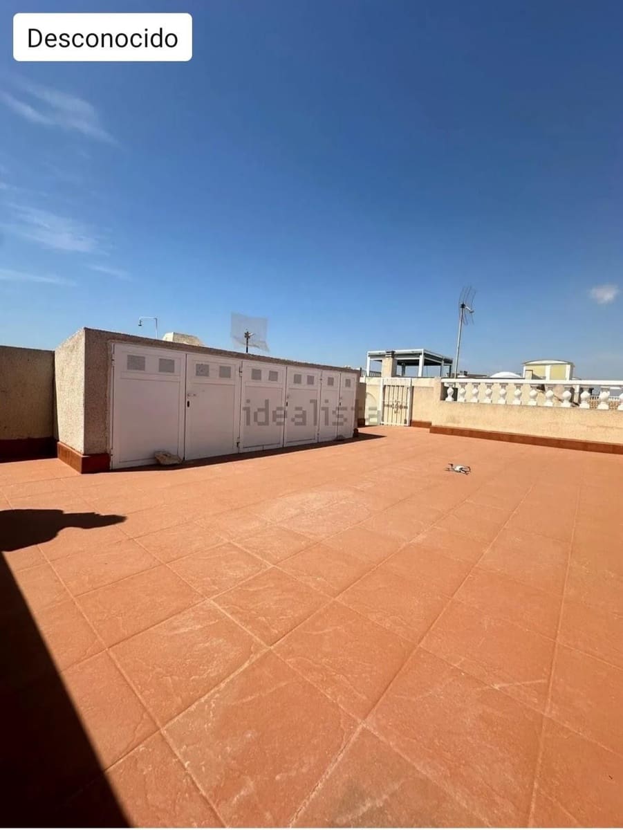 2 quarto Penthouse para arrendar em Torrevieja com piscina - 800 € (Ref: 9581501)