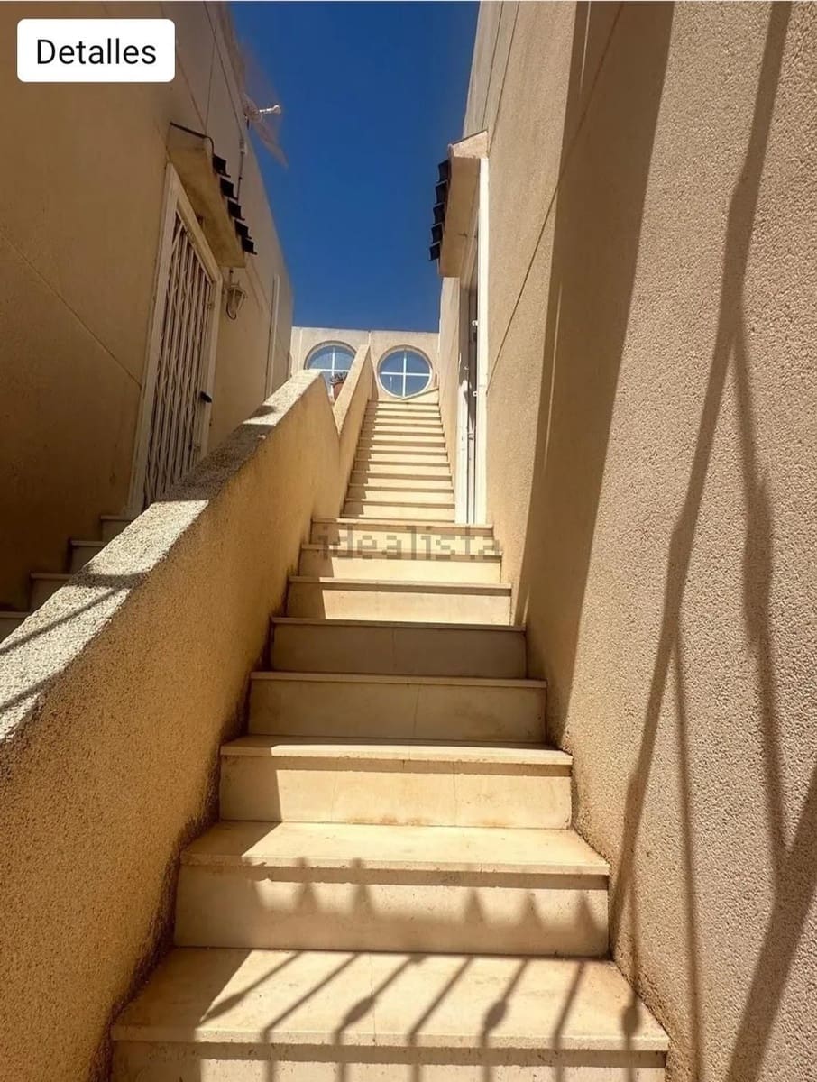 2 quarto Penthouse para arrendar em Torrevieja com piscina - 800 € (Ref: 9581501)