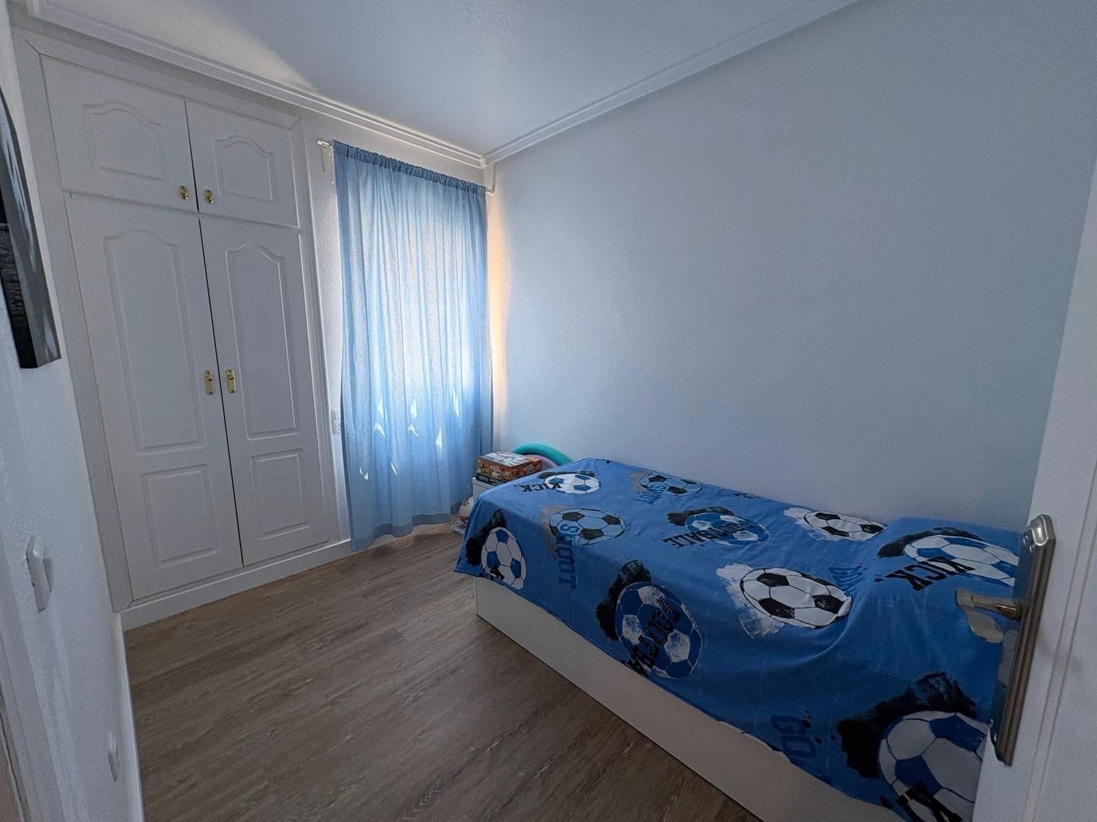 2 quarto Penthouse para arrendar em Torrevieja com piscina - 800 € (Ref: 9581501)