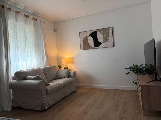 Penthouse de 2 chambres à louer à Torrevieja avec piscine - 800 € (Ref: 9581501)