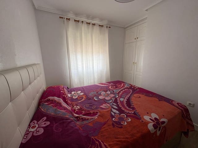 Penthouse de 2 chambres à louer à Torrevieja avec piscine - 800 € (Ref: 9581501)