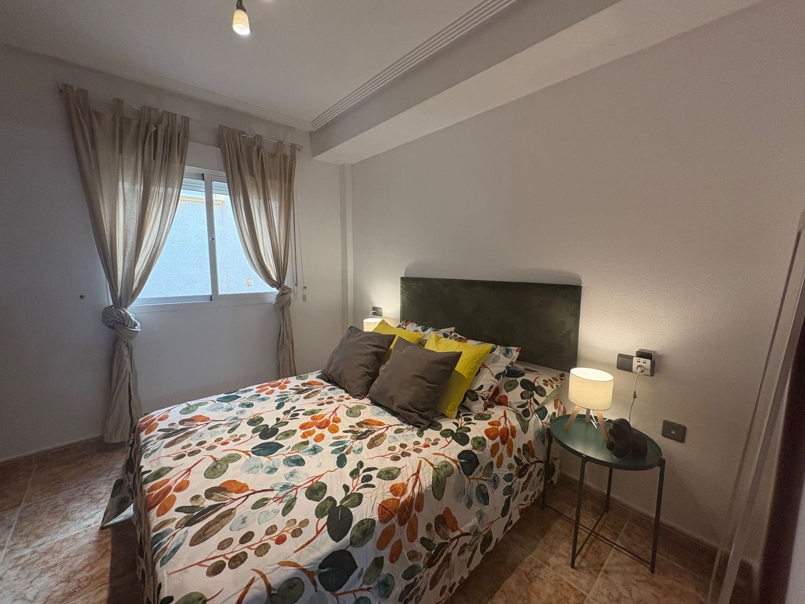 2 soverom Leilighet til leie i Orihuela Costa med svømmebasseng garasje - € 800 (Ref: 9581503)