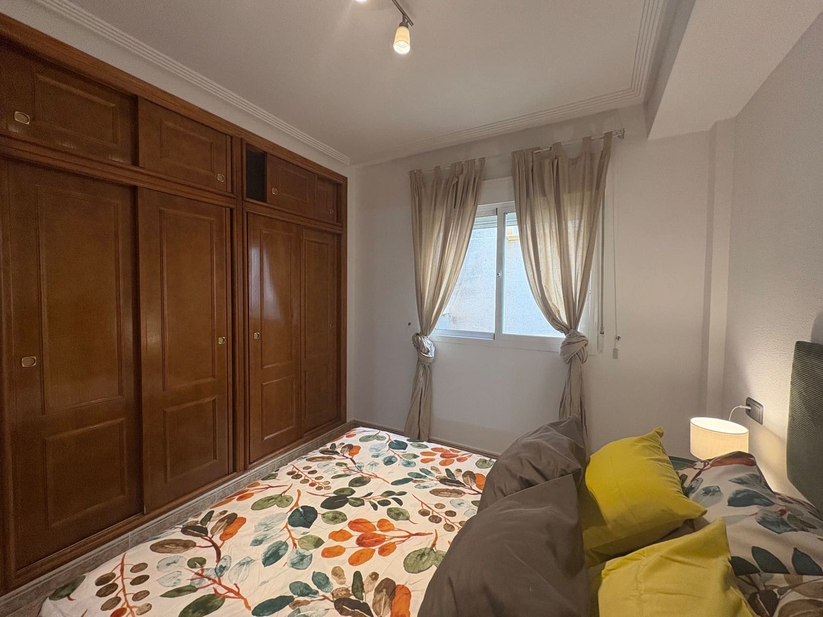 2 soverom Leilighet til leie i Orihuela Costa med svømmebasseng garasje - € 800 (Ref: 9581503)