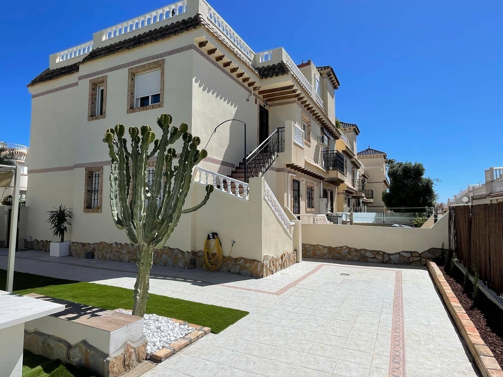 2 bedroom Villa for rent in Orihuela Costa with pool garage - € 1,350 (Ref: 9585349)
