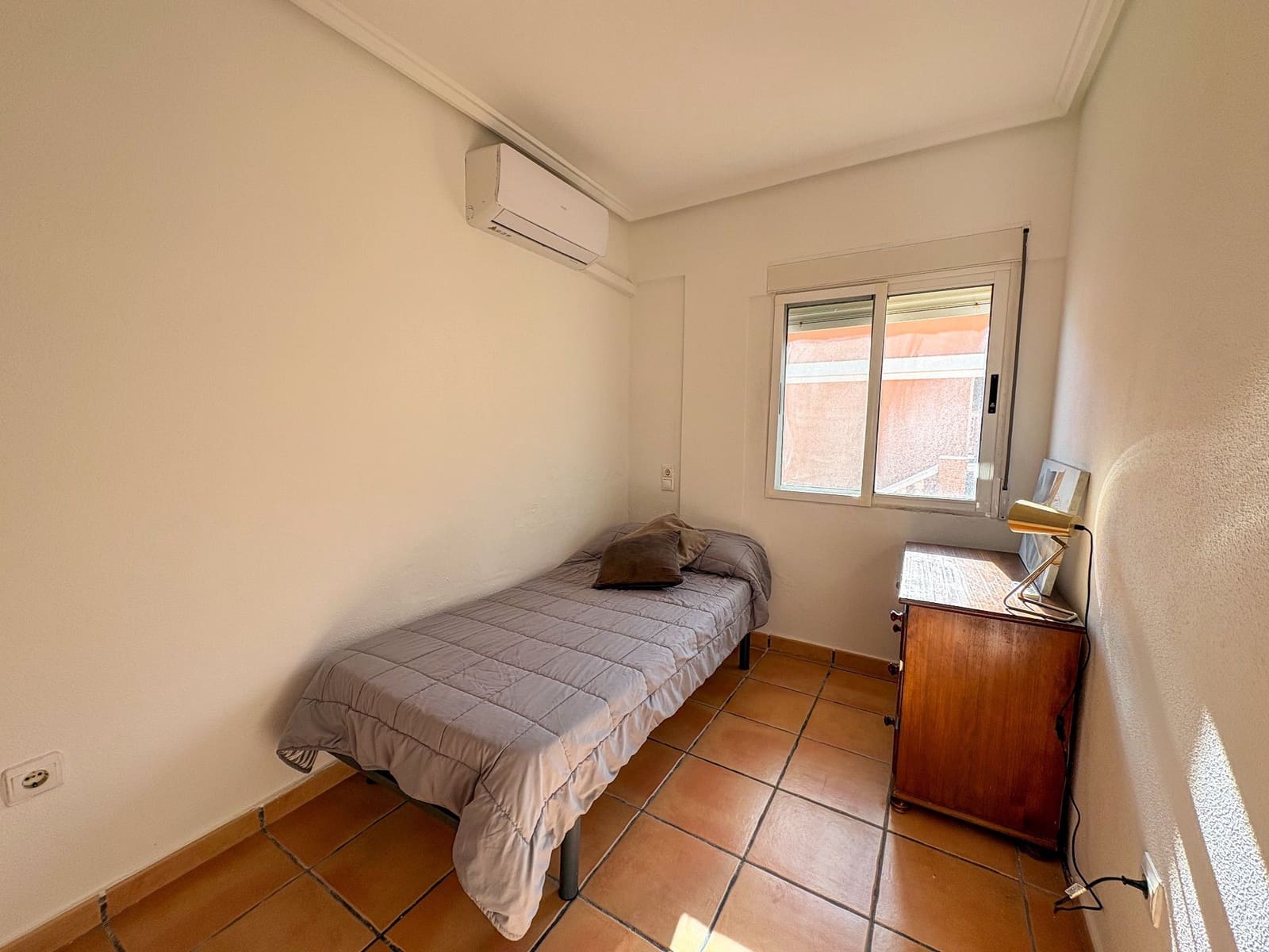 3 bedroom Flat for rent in Torrevieja with garage - € 1,450 (Ref: 9594620)