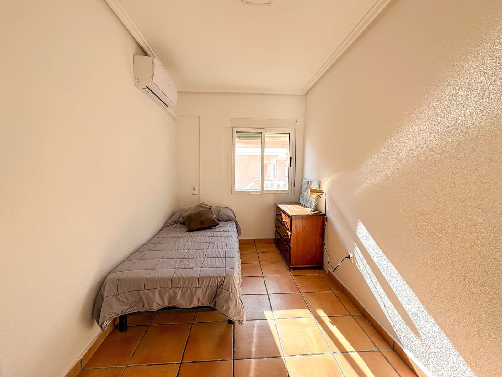 3 bedroom Flat for rent in Torrevieja with garage - € 1,450 (Ref: 9594620)