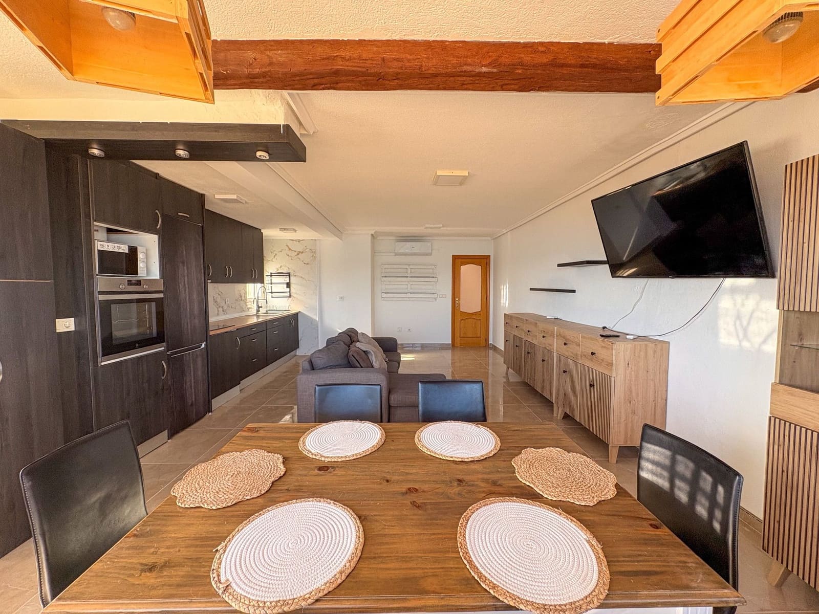 3 bedroom Flat for rent in Torrevieja with garage - € 1,450 (Ref: 9594620)