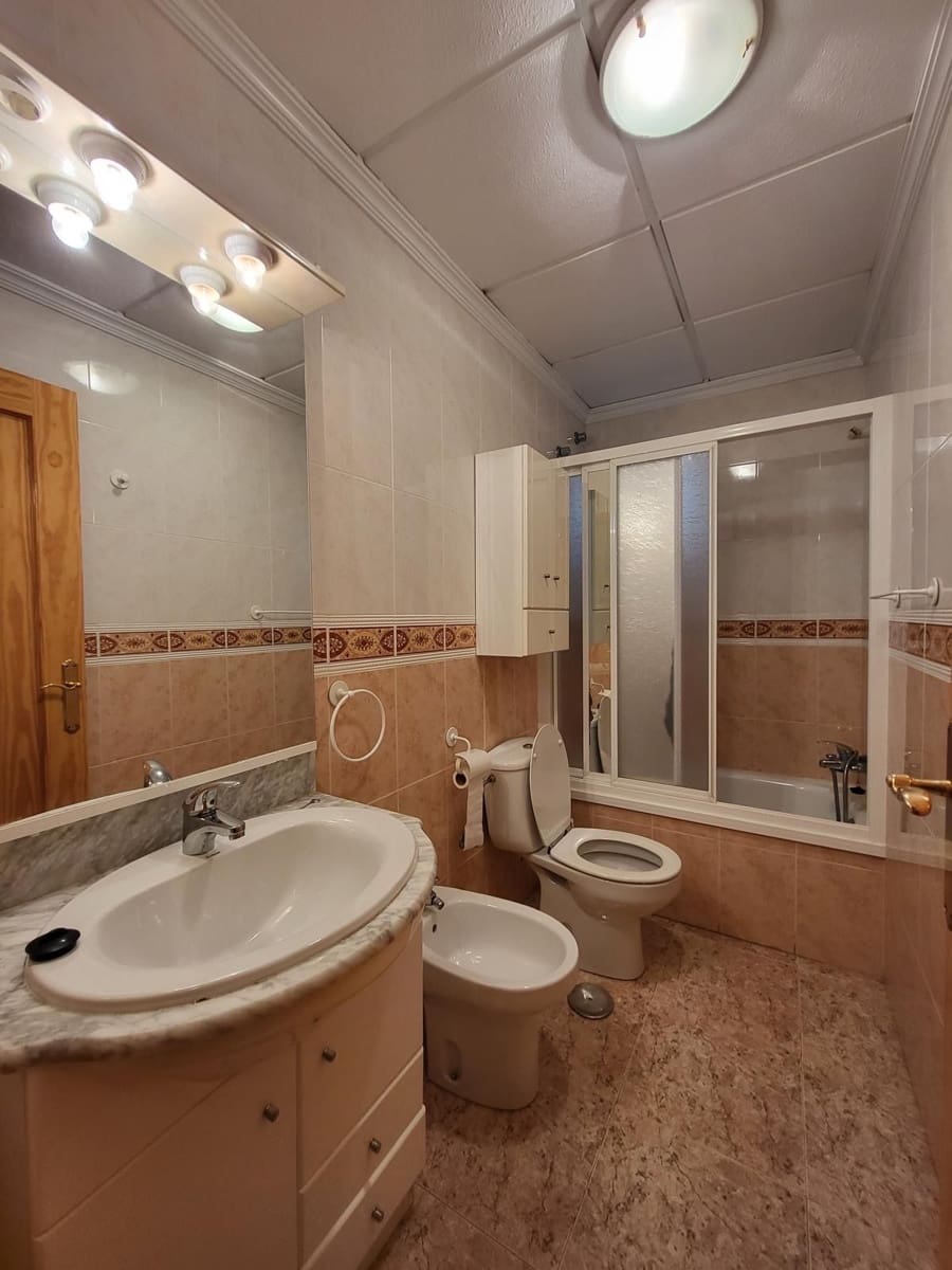 2 quarto Apartamento para arrendar em Torrevieja - 900 € (Ref: 9598653)