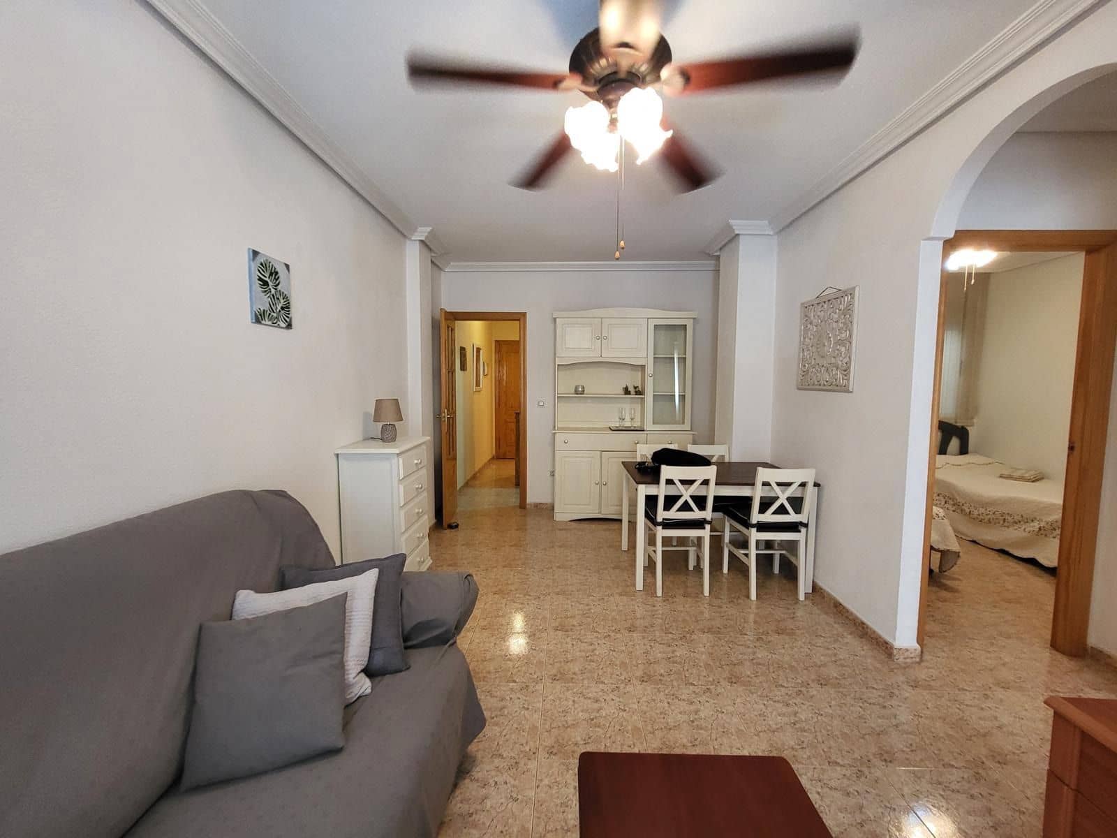 2 quarto Apartamento para arrendar em Torrevieja - 900 € (Ref: 9598653)
