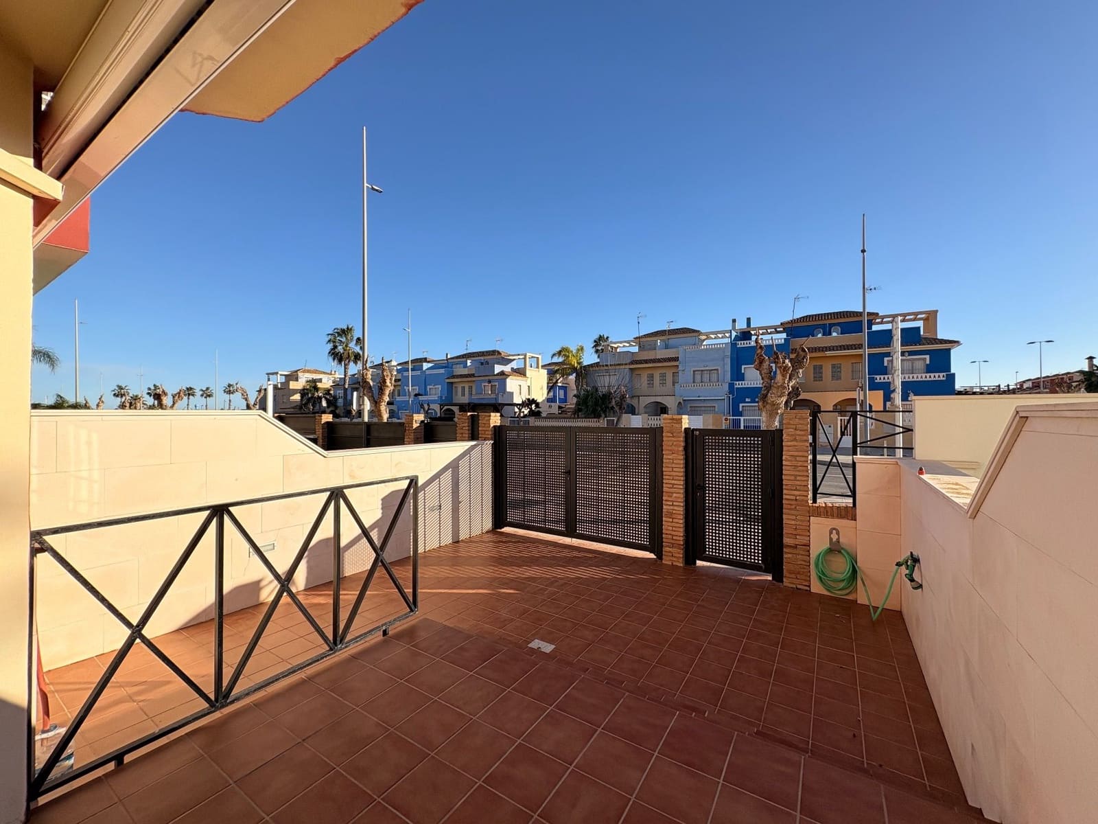 4 bedroom Semi-detached Villa for rent in Pilar de la Horadada - € 1,250 (Ref: 9598654)