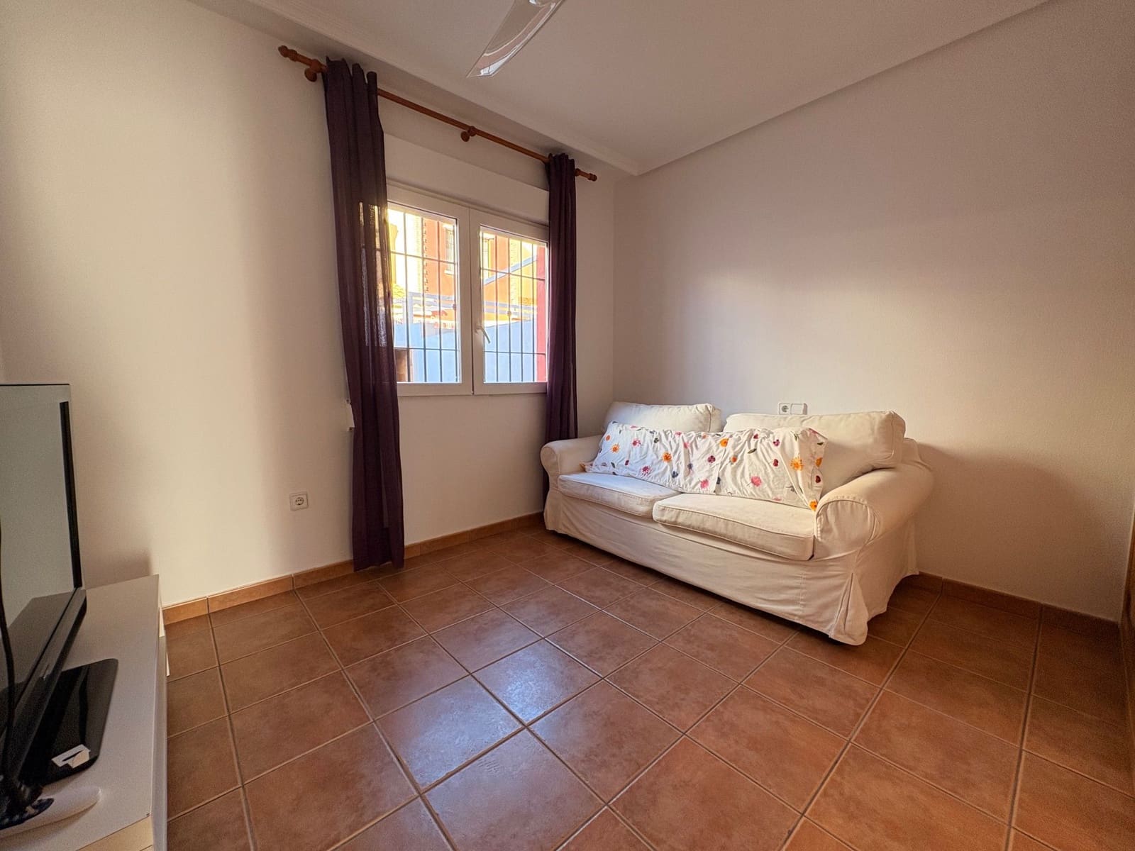 4 bedroom Semi-detached Villa for rent in Pilar de la Horadada - € 1,250 (Ref: 9598654)