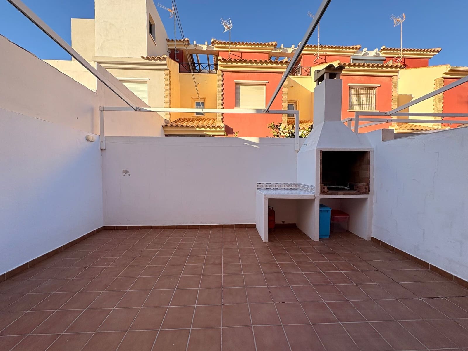 4 bedroom Semi-detached Villa for rent in Pilar de la Horadada - € 1,250 (Ref: 9598654)