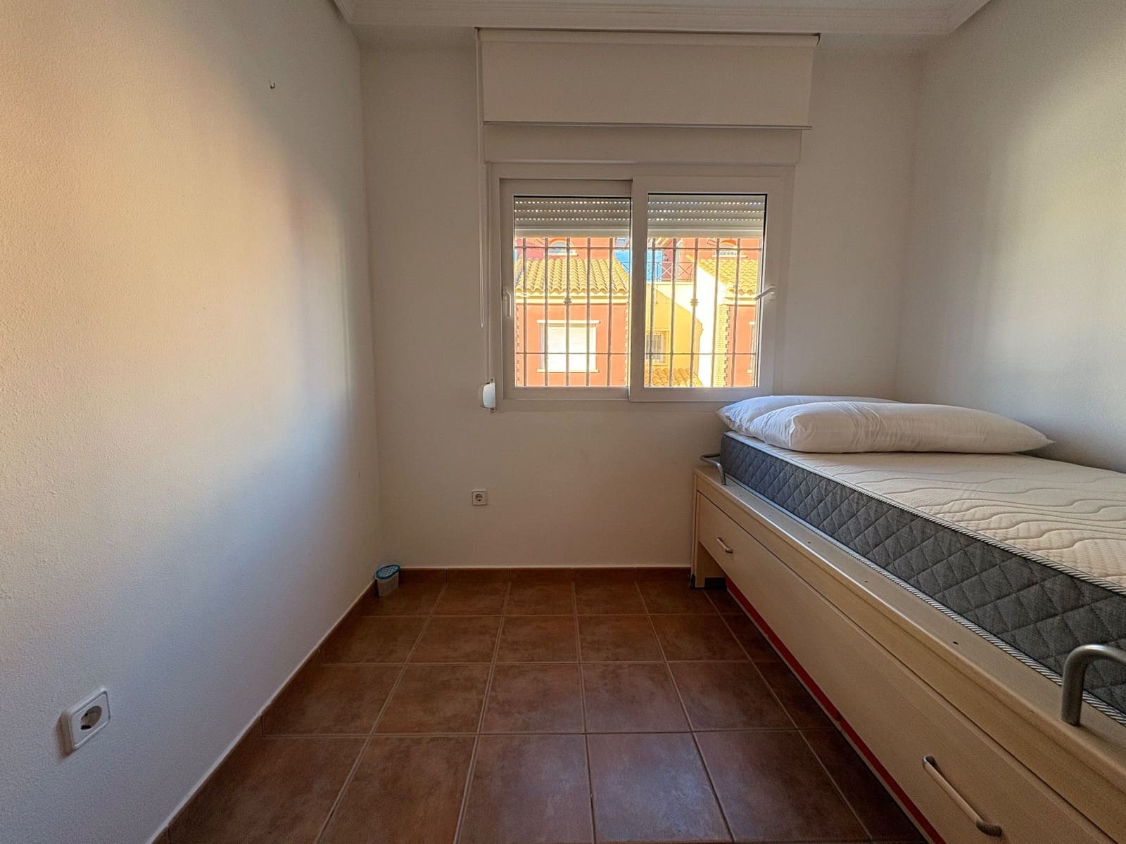 4 bedroom Semi-detached Villa for rent in Pilar de la Horadada - € 1,250 (Ref: 9598654)