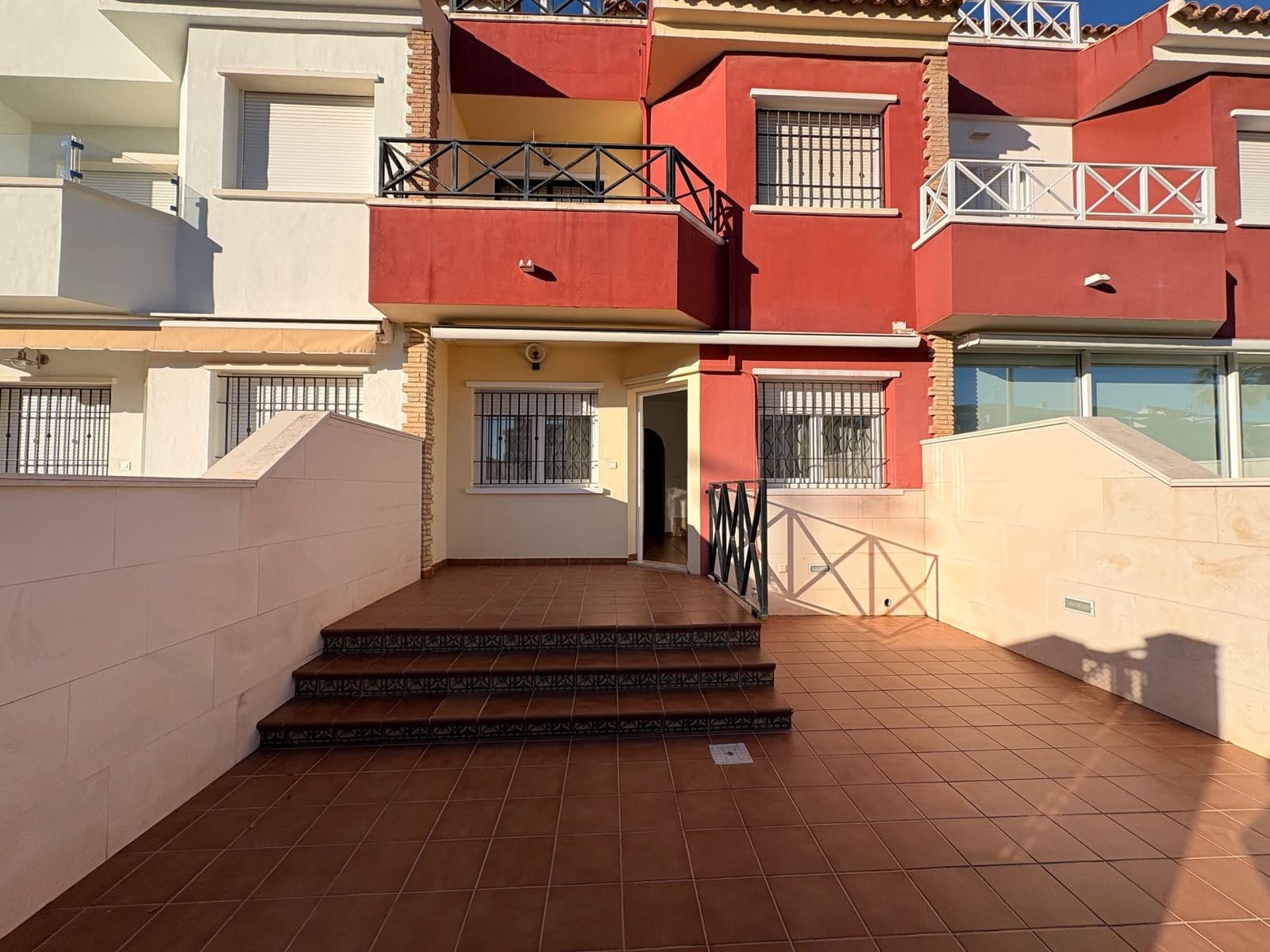 4 bedroom Semi-detached Villa for rent in Pilar de la Horadada - € 1,250 (Ref: 9598654)