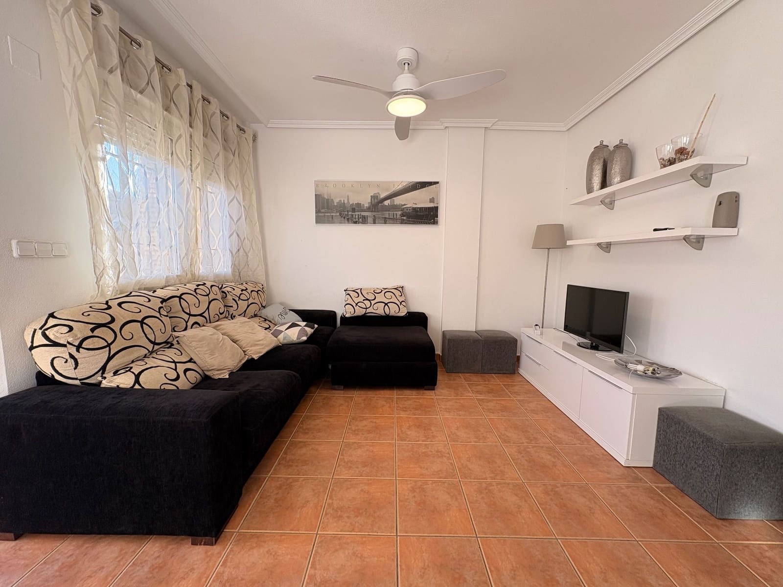 4 bedroom Semi-detached Villa for rent in Pilar de la Horadada - € 1,250 (Ref: 9598654)