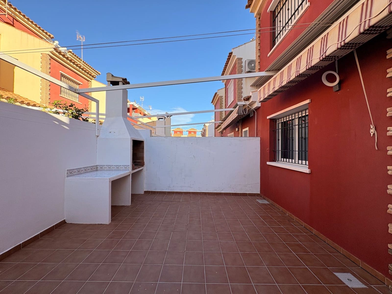 4 bedroom Semi-detached Villa for rent in Pilar de la Horadada - € 1,250 (Ref: 9598654)