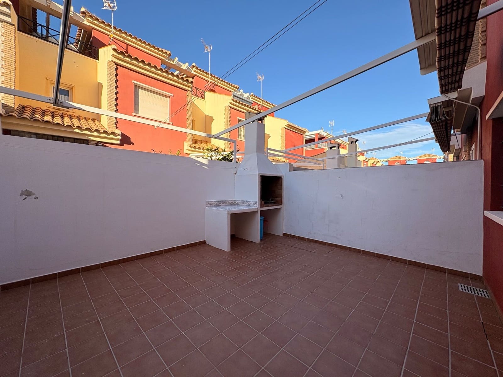 4 bedroom Semi-detached Villa for rent in Pilar de la Horadada - € 1,250 (Ref: 9598654)