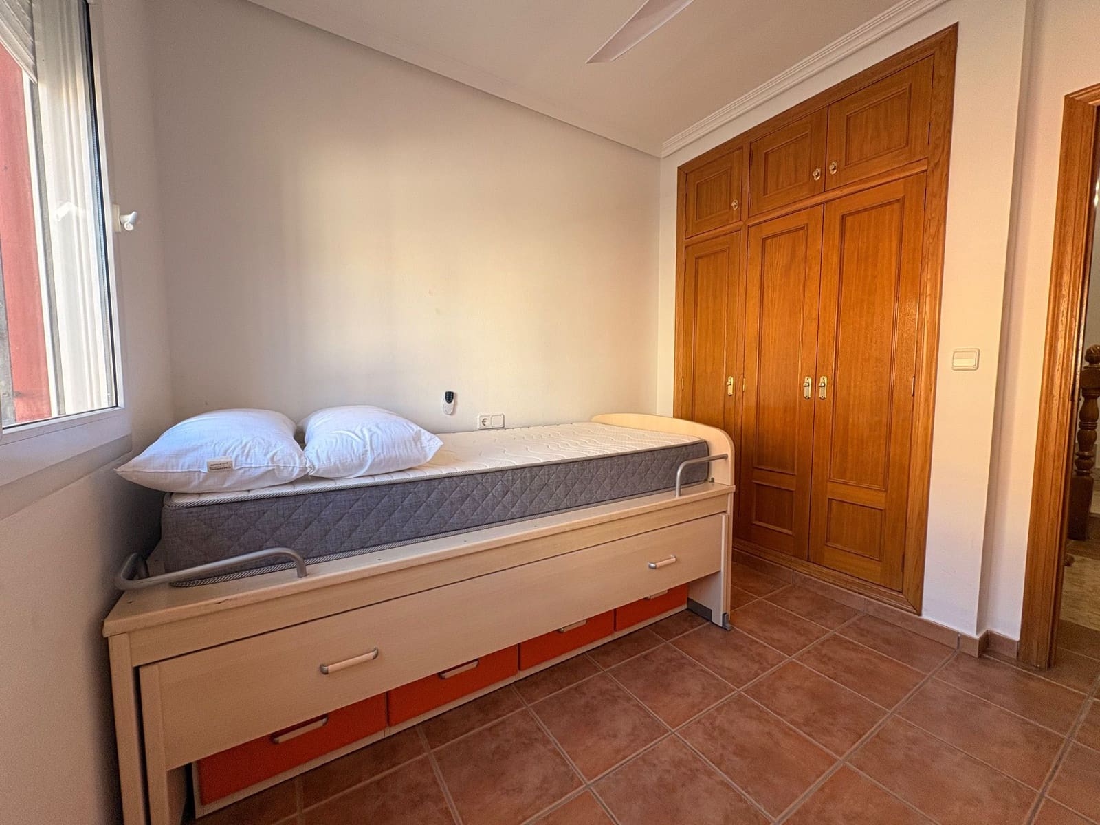 4 bedroom Semi-detached Villa for rent in Pilar de la Horadada - € 1,250 (Ref: 9598654)