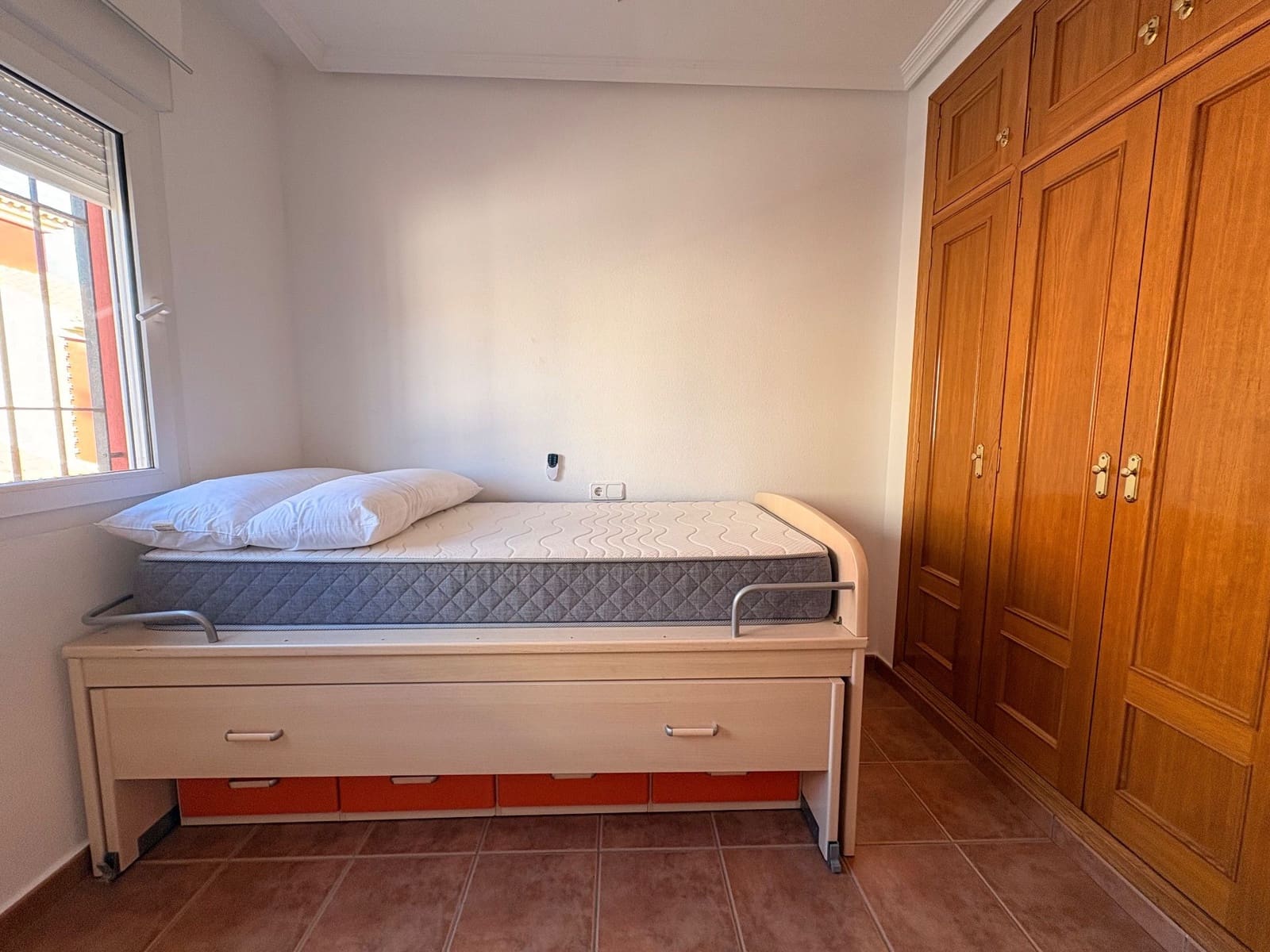 4 bedroom Semi-detached Villa for rent in Pilar de la Horadada - € 1,250 (Ref: 9598654)