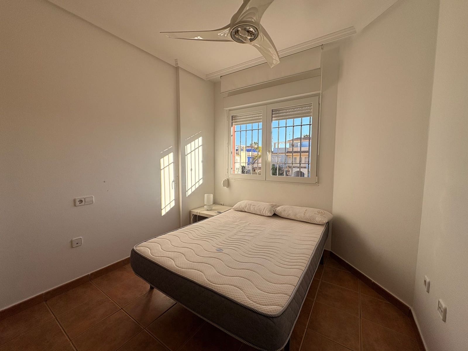 4 bedroom Semi-detached Villa for rent in Pilar de la Horadada - € 1,250 (Ref: 9598654)