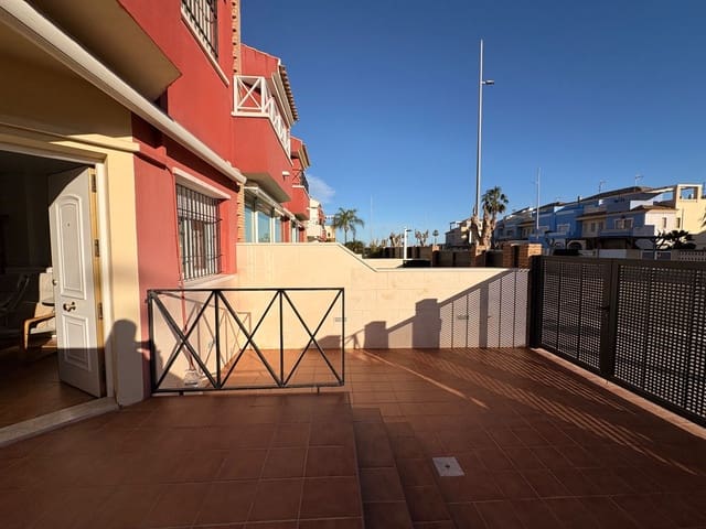 4 bedroom Semi-detached Villa for rent in Pilar de la Horadada - € 1,250 (Ref: 9598654)