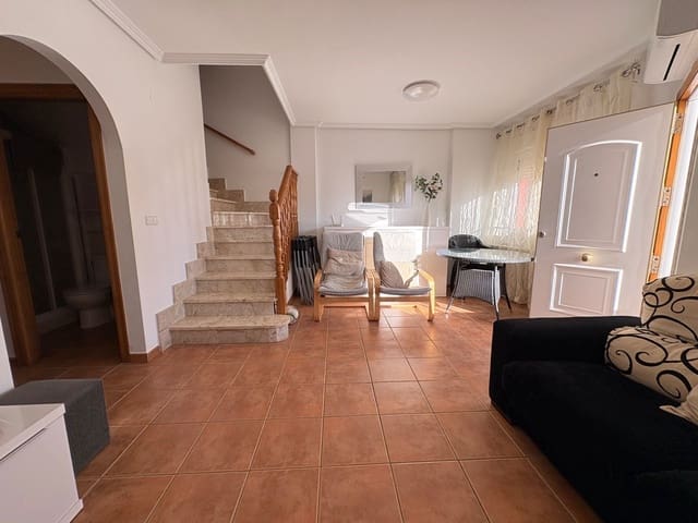 4 bedroom Semi-detached Villa for rent in Pilar de la Horadada - € 1,250 (Ref: 9598654)