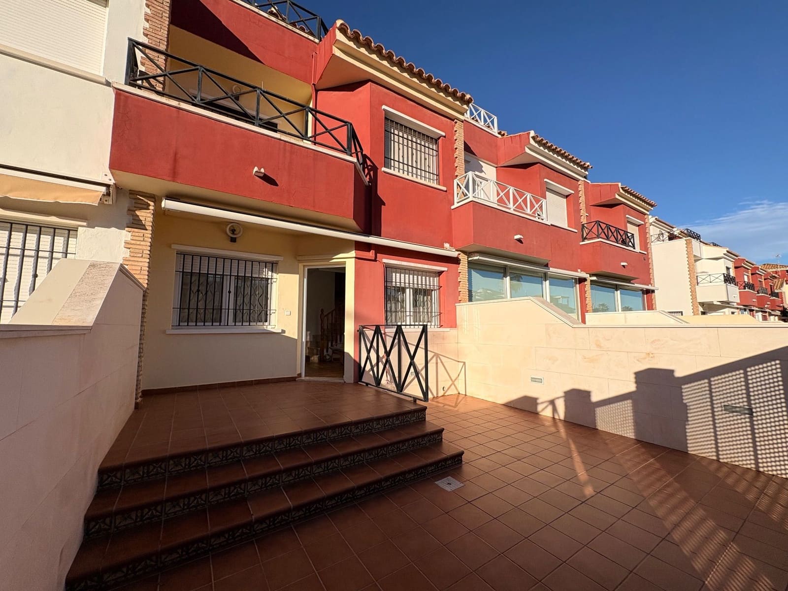 4 bedroom Semi-detached Villa for rent in Pilar de la Horadada - € 1,250 (Ref: 9598654)