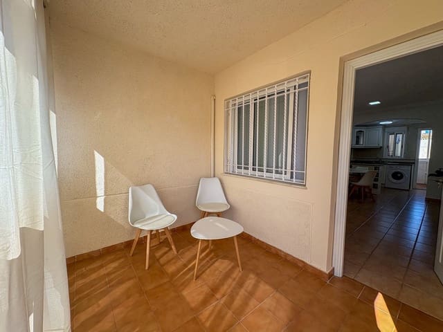 2 soverom Penthouse til leie i Torrevieja med svømmebasseng - € 875 (Ref: 9618907)